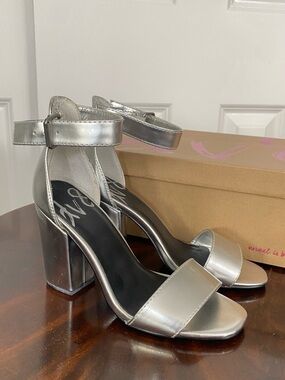 DV8 Metallic Silver Ankle-Strap Block Heel Sandals 6.5